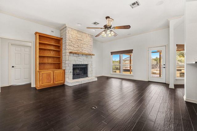 1011 Fountainwood DR, Georgetown, TX 78633