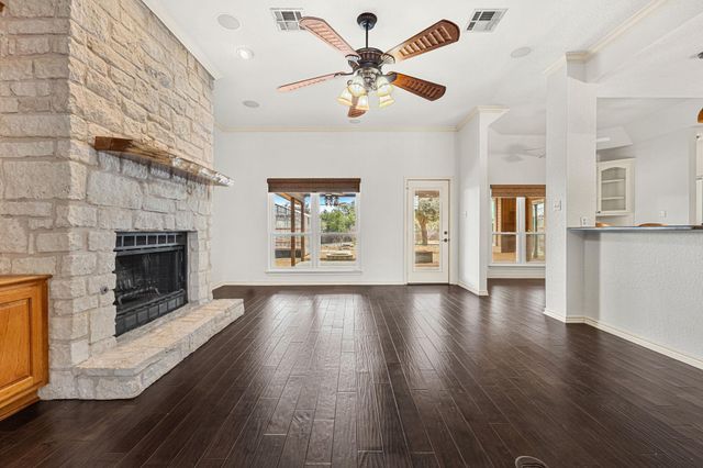 1011 Fountainwood DR, Georgetown, TX 78633