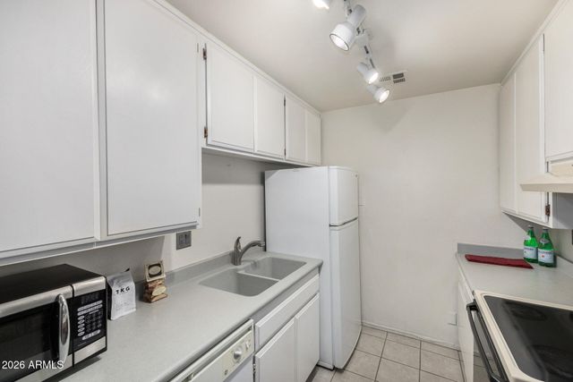 5525 E THOMAS Road M16, Phoenix, AZ 85018