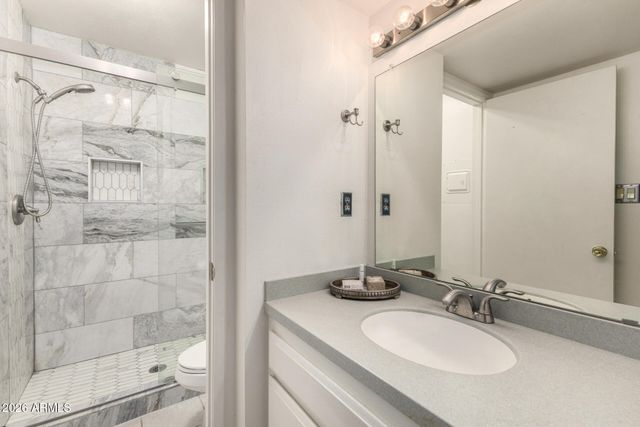 5525 E THOMAS Road M16, Phoenix, AZ 85018