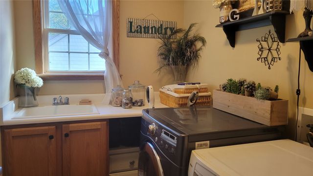 5818 FOREST CROSSING Drive, Erie, PA 16506