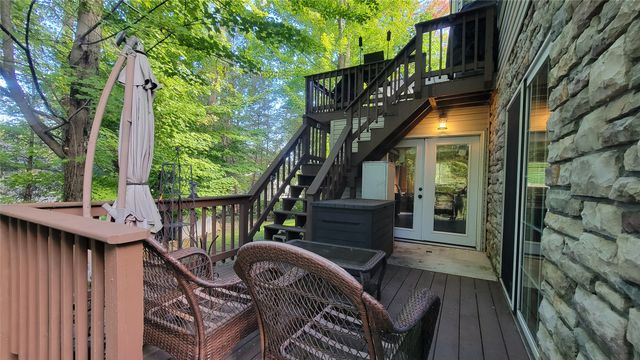 5818 FOREST CROSSING Drive, Erie, PA 16506
