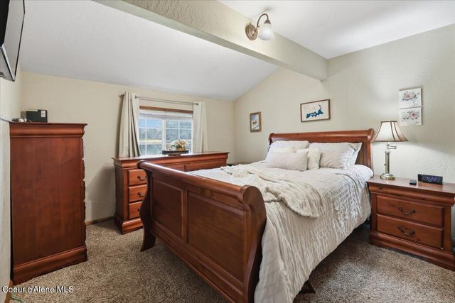 6927 W Maine ST, Spirit Lake, ID 83869