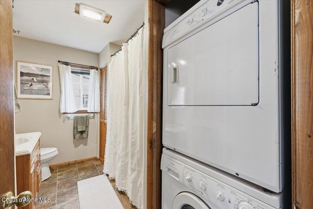 6927 W Maine ST, Spirit Lake, ID 83869