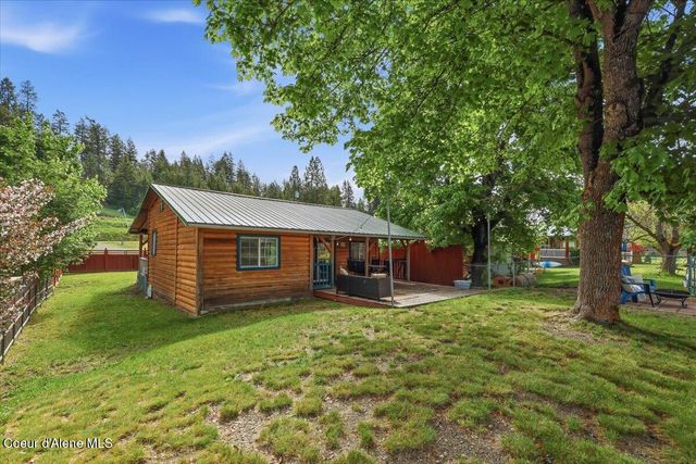 6927 W Maine ST, Spirit Lake, ID 83869