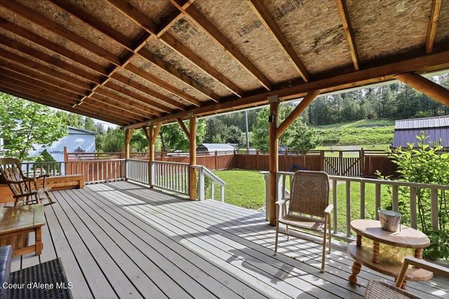 6927 W Maine ST, Spirit Lake, ID 83869