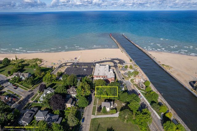 83 Michigan Avenue, South Haven, MI 49090