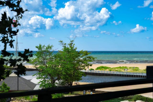 83 Michigan Avenue, South Haven, MI 49090