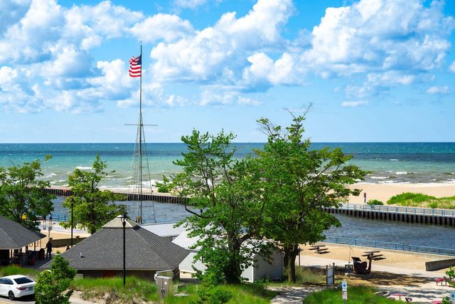 83 Michigan Avenue, South Haven, MI 49090