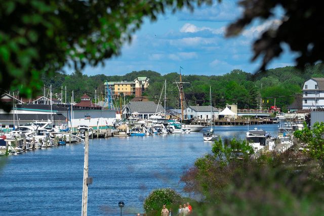 83 Michigan Avenue, South Haven, MI 49090
