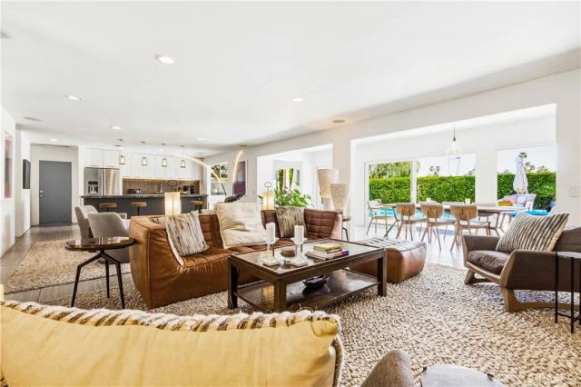 2736 S CAMINO REAL, Palm Springs, CA 92264