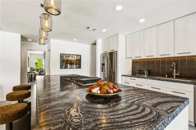 2736 S CAMINO REAL, Palm Springs, CA 92264