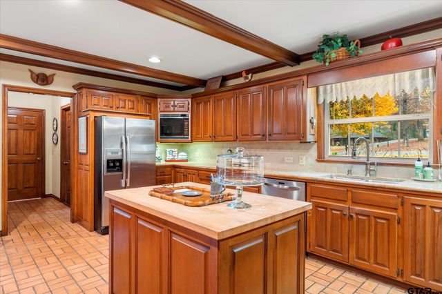 1103 S Williams Ave, Mt Pleasant, TX 75455