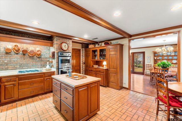 1103 S Williams Ave, Mt Pleasant, TX 75455