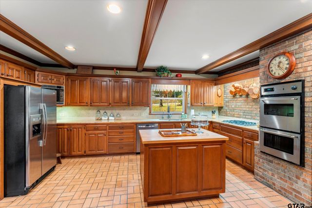 1103 S Williams Ave, Mt Pleasant, TX 75455