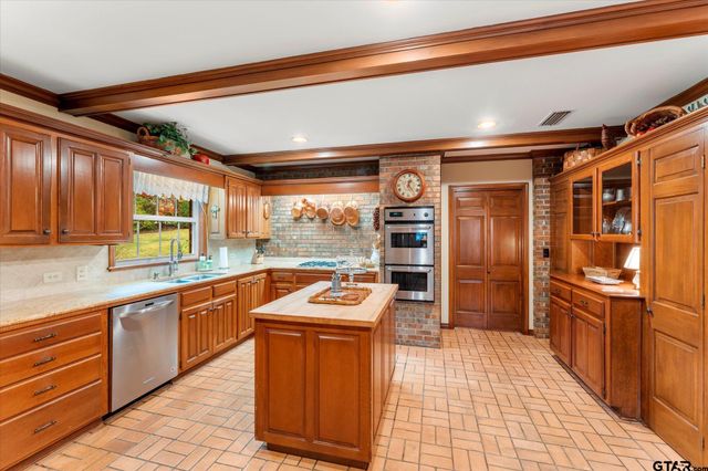 1103 S Williams Ave, Mt Pleasant, TX 75455