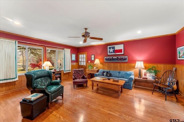 1103 S Williams Ave, Mt Pleasant, TX 75455