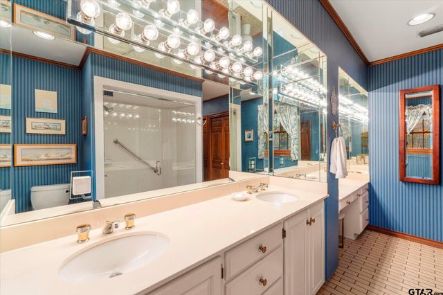 1103 S Williams Ave, Mt Pleasant, TX 75455