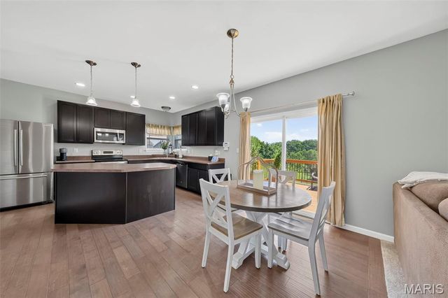 302 Pecan Bluffs Drive, Wentzville, MO 63385