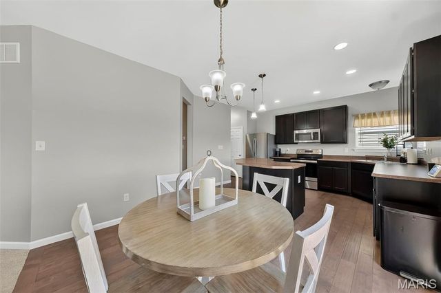 302 Pecan Bluffs Drive, Wentzville, MO 63385