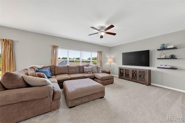 302 Pecan Bluffs Drive, Wentzville, MO 63385