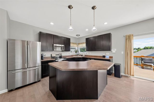 302 Pecan Bluffs Drive, Wentzville, MO 63385