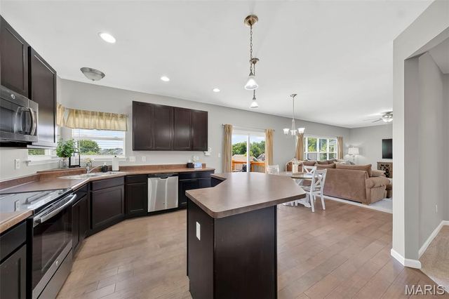 302 Pecan Bluffs Drive, Wentzville, MO 63385