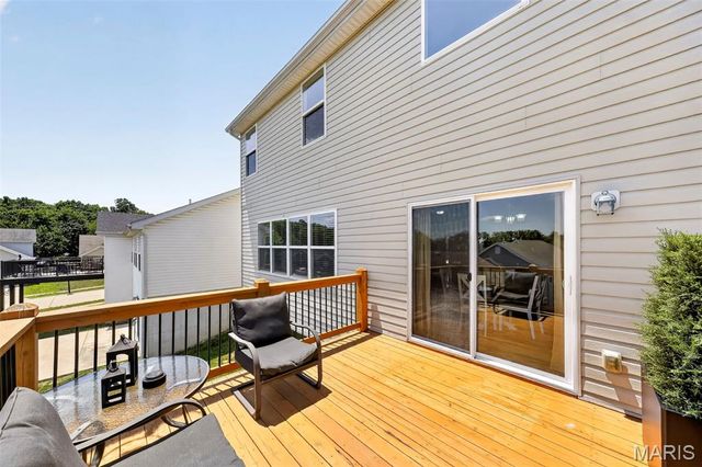 302 Pecan Bluffs Drive, Wentzville, MO 63385