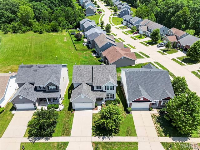 302 Pecan Bluffs Drive, Wentzville, MO 63385