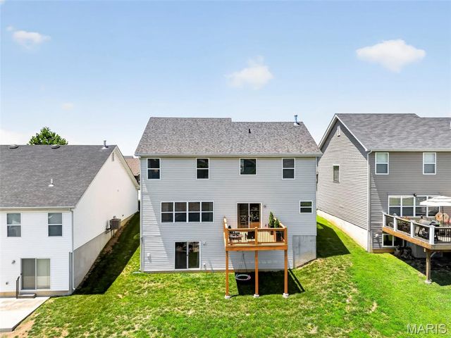 302 Pecan Bluffs Drive, Wentzville, MO 63385
