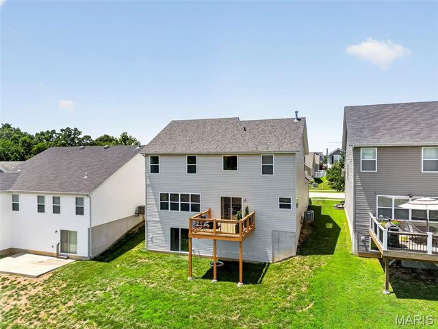302 Pecan Bluffs Drive, Wentzville, MO 63385