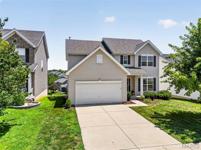 302 Pecan Bluffs Drive, Wentzville, MO 63385