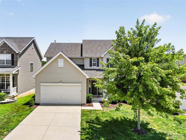 302 Pecan Bluffs Drive, Wentzville, MO 63385