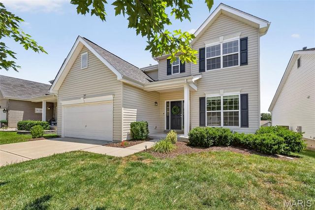 302 Pecan Bluffs Drive, Wentzville, MO 63385