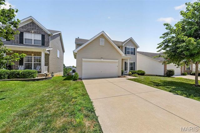 302 Pecan Bluffs Drive, Wentzville, MO 63385