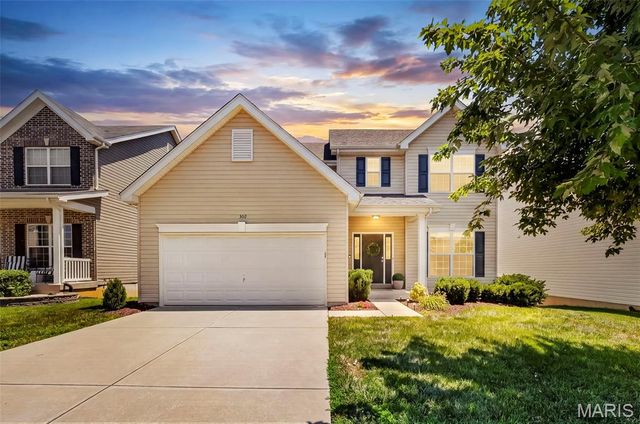 302 Pecan Bluffs Drive, Wentzville, MO 63385