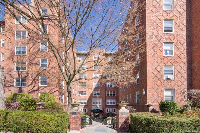 250 Bronxville Road 5A, Bronxville, NY 10708