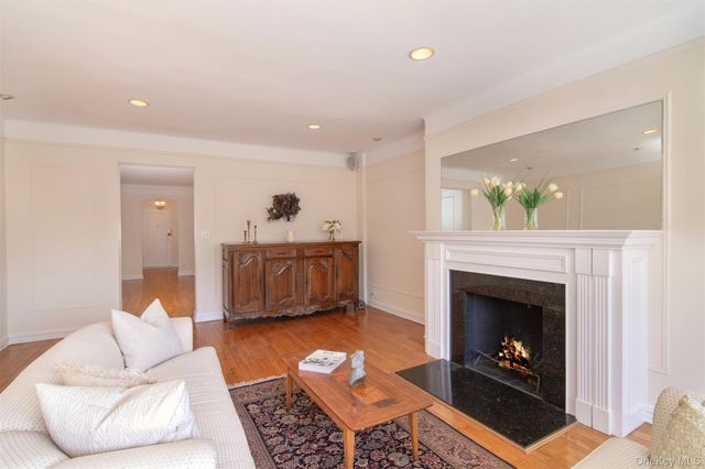 250 Bronxville Road 5A, Bronxville, NY 10708