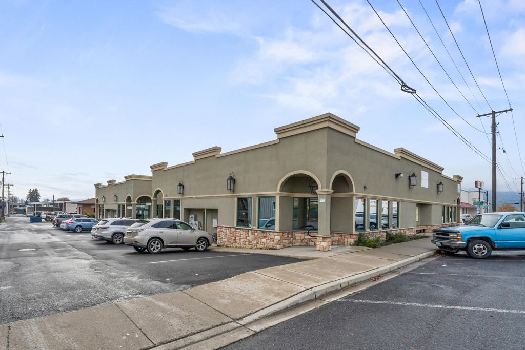 401 1/2 S Main St, Colville, WA 99114 photo 3