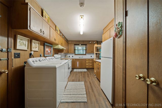 1392 Robin Hood Road, Eufaula, OK 74432