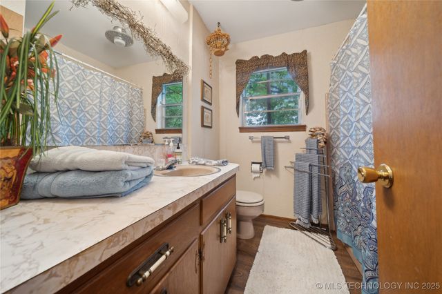 1392 Robin Hood Road, Eufaula, OK 74432