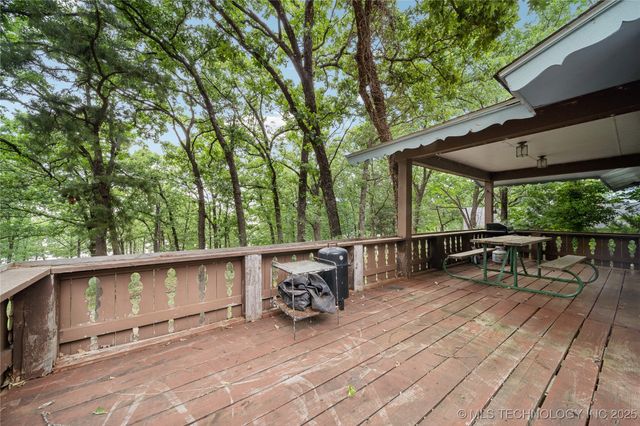 1392 Robin Hood Road, Eufaula, OK 74432