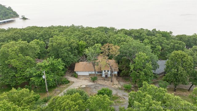 1392 Robin Hood Road, Eufaula, OK 74432