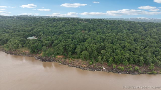 1392 Robin Hood Road, Eufaula, OK 74432