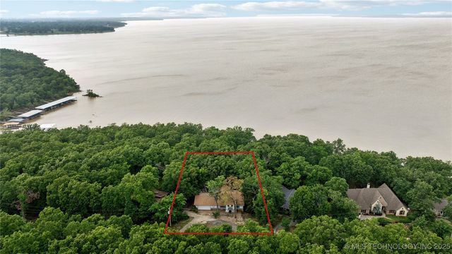 1392 Robin Hood Road, Eufaula, OK 74432