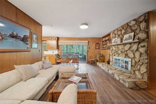 1392 Robin Hood Road, Eufaula, OK 74432