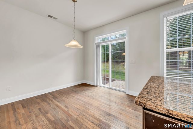 10 Putnam Lane 10, Danbury, CT 06810