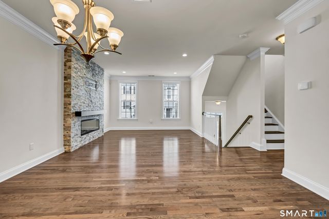 10 Putnam Lane 10, Danbury, CT 06810