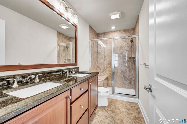 10 Putnam Lane 10, Danbury, CT 06810