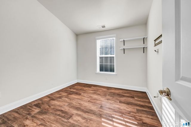 10 Putnam Lane 10, Danbury, CT 06810